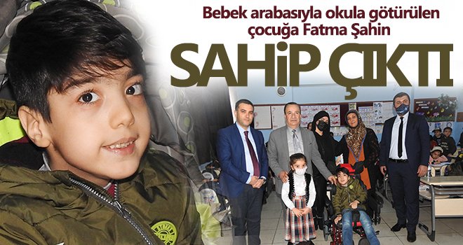 Bebek arabasıyla okula götürülen çocuğa Fatma Şahin sahip çıktı