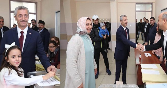 Belediye Başkanı Tahmazoğlu, sandık başında:Oyunu kullandı