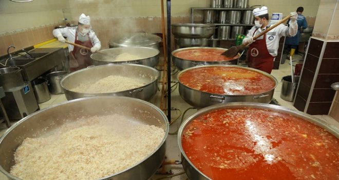 Bir yılda 2 milyon 252 bin kişiye sıcak yemek