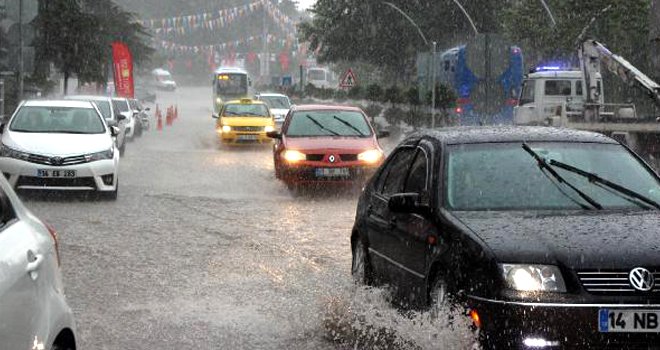 BOLU'DA SEL SELİ GÖTÜRDÜ