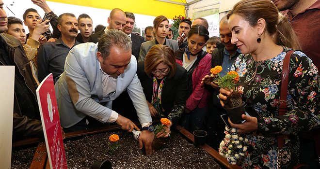 Büyükşehir Belediyesi 1'inci çiçek karnavalı sona erdi