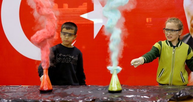 BÜYÜKŞEHİR, BİLİMİ ÖĞRENCİLERİN AYAĞINA GÖTÜRÜYOR