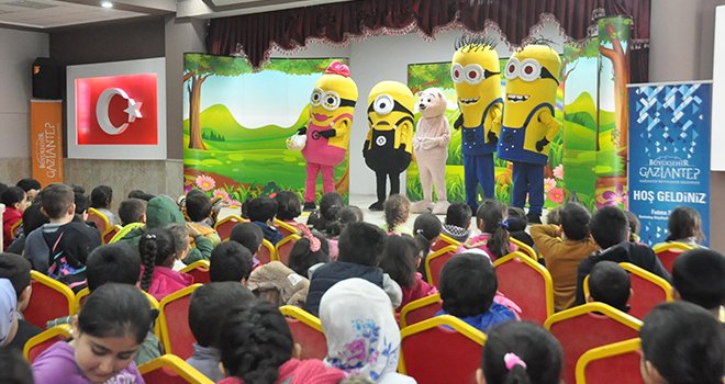 Büyükşehir çocukları tiyatro ile buluşturuyor