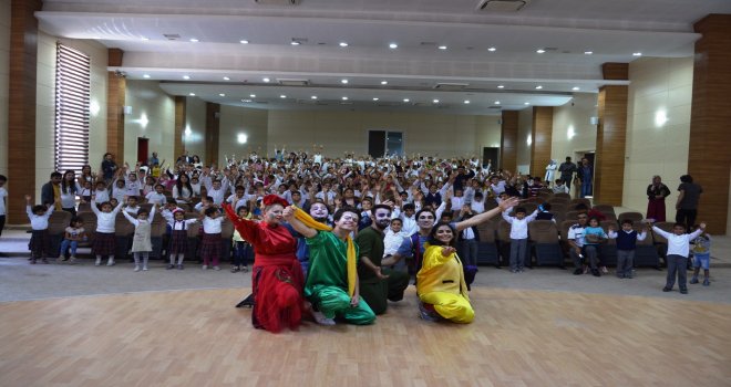 Büyükşehir çocukları tiyatroyla buluşturdu