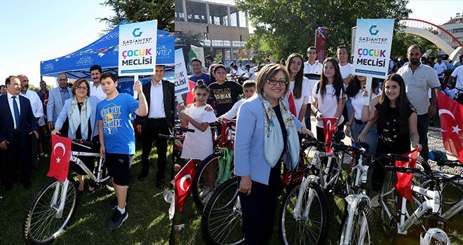 Büyükşehir, öğrencilere 300 adet bisiklet dağıttı