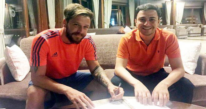 Büyükşehir Yenal Tuncer’i kadrosuna kattı. 