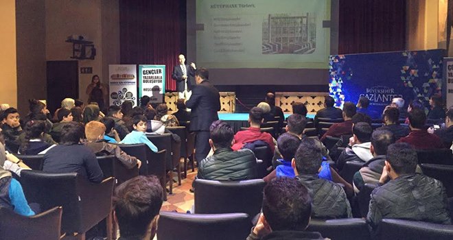 Büyükşehir'den değişen kütüphaneler üzerine söyleşi