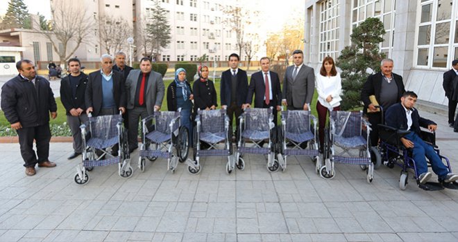 Büyükşehir’den Engellilere Tekerlekli Sandalye Desteği 