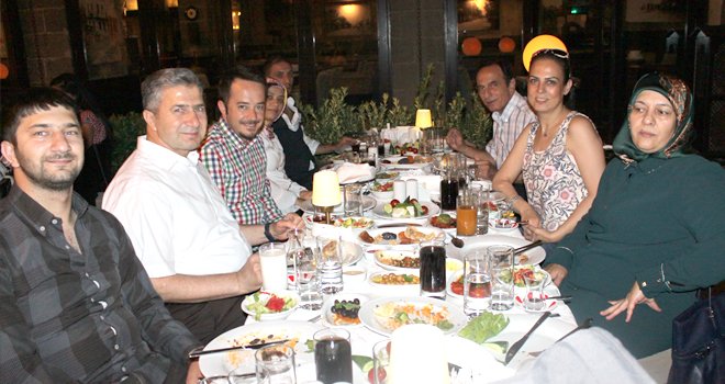 ÇALIŞANLARI İFTARDA BULUŞTU