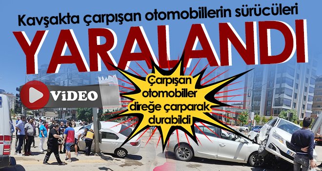 Çarpışan otomobiller direğe çarparak durabildi 
