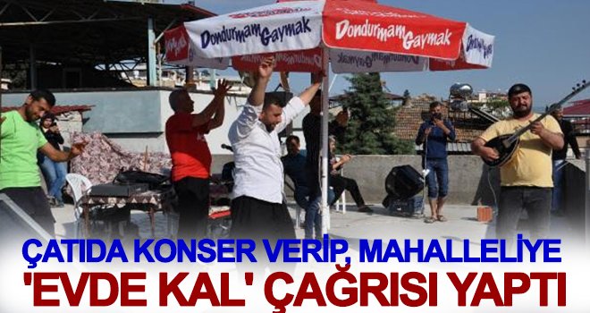Çatıda konser verip, mahalleliyi eğlendirdi