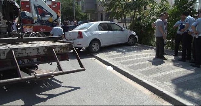 Çay içerken başlarına otomobil düştü..