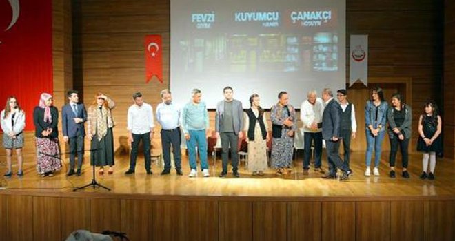 Çeled Uşaglar, Oğuzeli’nde tiyatro severlerle buluştu