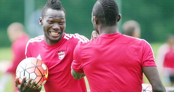 Chibuike ve Camara neşeli ve istekli