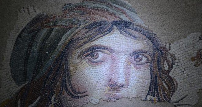 'Çingene kızın' gözlerine ziyaretçi akını