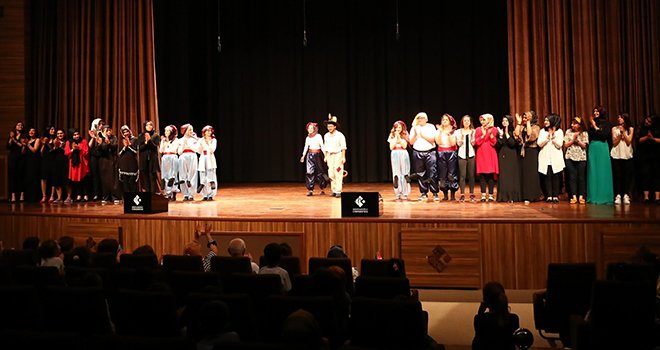 Çocuklara özel tiyatro renkli görüntülere sahne oldu