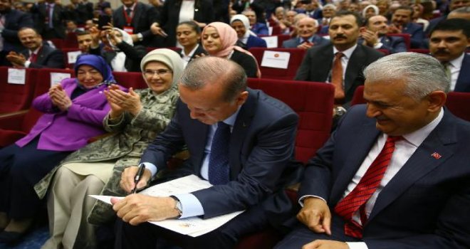 Cumhurbaşkanı Erdoğan yeniden AK Parti'ye üye oldu