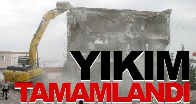 Çürük raporu bulunan hükümet konağının yıkımı tamamlandı