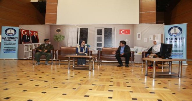 Darbe girişiminin önlenmesini tiyatro oyunu ile anlattılar