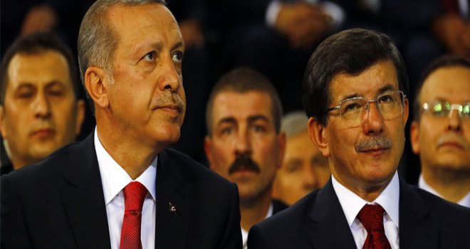 Davutoğlu görevi iade etti, gözler Erdoğan'da