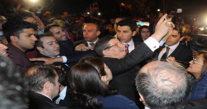 Davutoğlu ve Merkel birlikte açılış yaptı