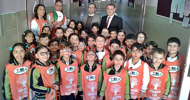 Dayı Ahmet İlkokulu tema yeşil yaprağını aldı