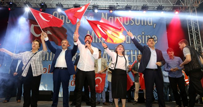 DEMOKRASİ NÖBETİ’NE IŞILAK DESTEĞİ 