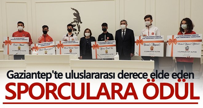 Dereceye giren sporcular tören ile ödüllerini aldı