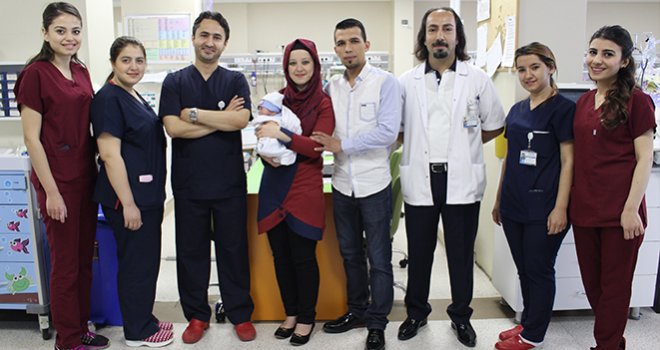 Deva’dan Bebeğin Yırtılan Bağırsağına Müdahale