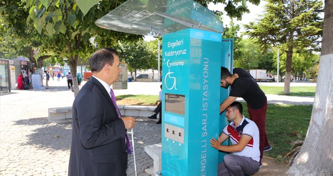 DIŞARIYA ÇIKMASINA “ENGEL” OLUYORLAR