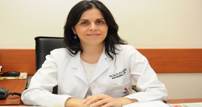 DR. ESRA ÖZKAPLAN: “MENOPOZ KÖTÜYE GİDİŞ DEĞİLDİR”