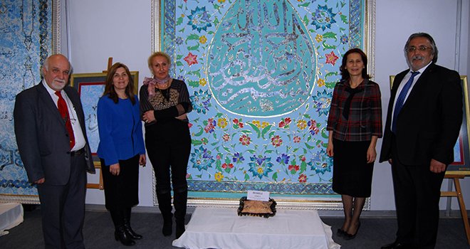 Dünyanın en büyük Kuran-ı Kerim'in dört sayfası Pentex fuarında