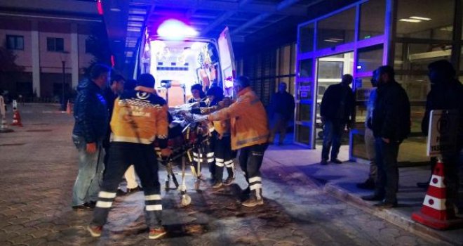 El Bab'da bombalı saldırı 15 yaralı asker Kilis'e getirildi