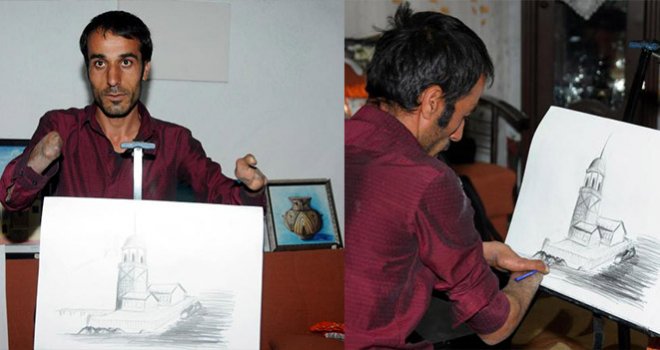 ELLERİ OLMAYAN ENGELLİ RESSAMLARA TAŞ ÇIKARTTI