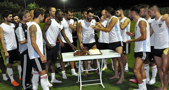 Elyasa ve Mustafa’ya doğum günü sürprizi