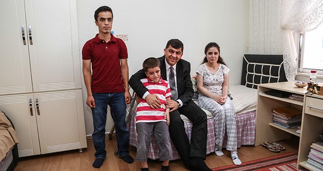 ENGELLİ MERVE’Yİ ZİYARET ETTİ