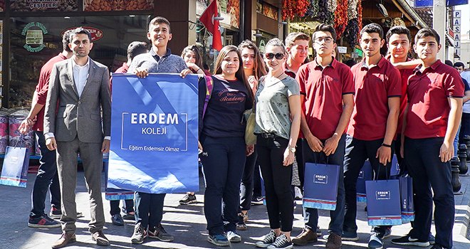 Erdemli öğrencilerden Türkçe duyarlılığı