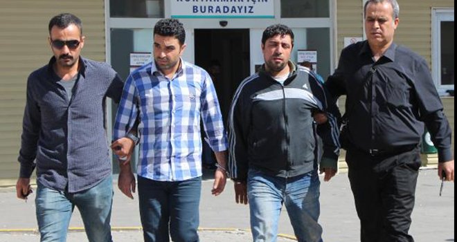 Eşiyle ilişkisi olduğu iddiasıyla arkadaşını öldüren koca adliyede