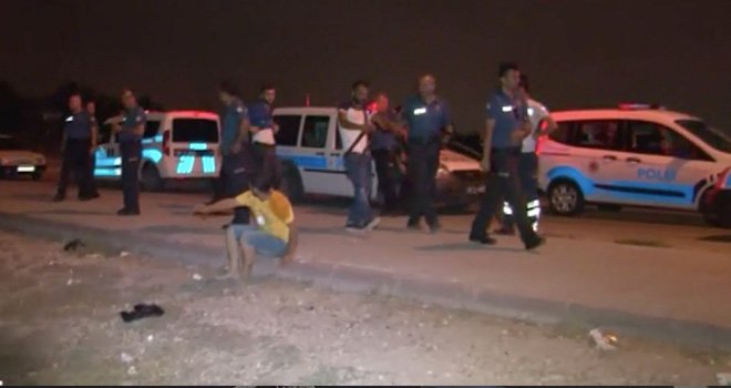 Et satırıyla saldırdı: 3 yaralı