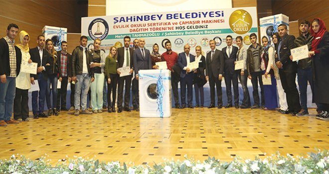 'Evlilik Okulu'na Katıldılar Çamaşır Makinesini Aldılar