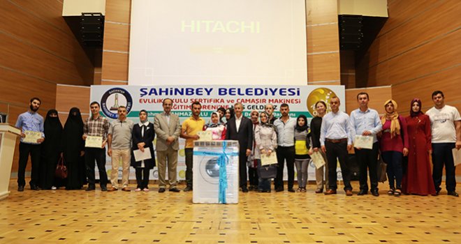 Evlilik Okulundan 173 Çift Daha Mezun Oldu