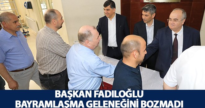 Fadıloğlu, belediye personelleriyle bayramlaştı