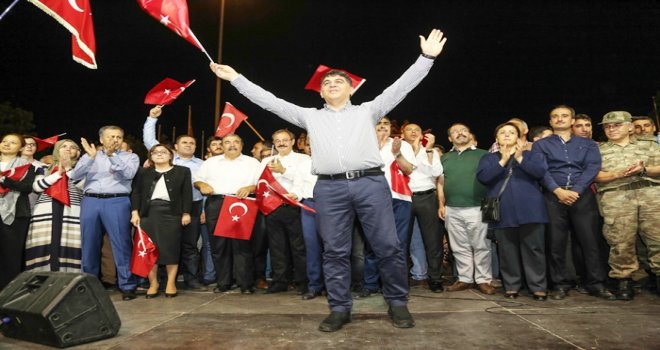FADILOĞLU, DEMOKRASİ NÖBETİNE DEVAM EDİYOR