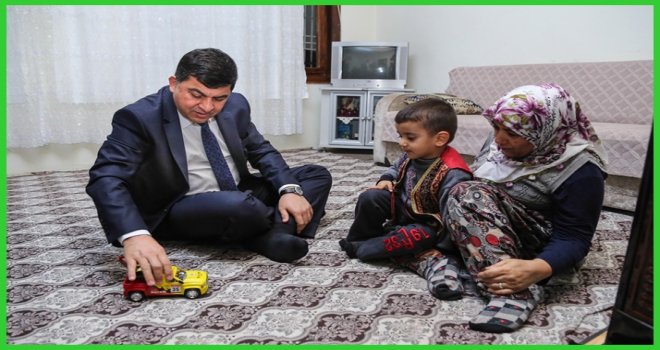 FADILOĞLU KAPI KAPI DOLAŞARAK, YENİ YIL GELENEĞİ BOZMADI