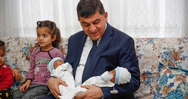 Fadıloğlu, Yavuz ve Yunus bebekleri ziyaret etti