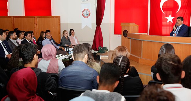 Fadıloğlu'ndan öğrencilere kariyer tavsiyesi