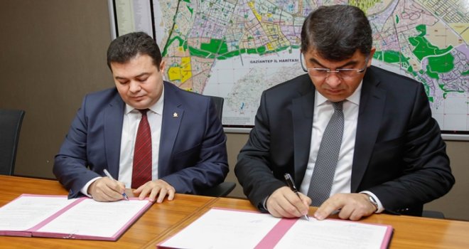 Fadıloğlu'ndan önemli imza