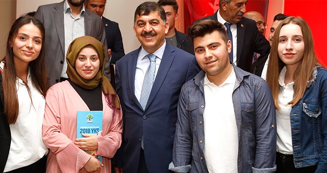 Fadıloğlu'ndan lise öğrencilerine YKS desteği