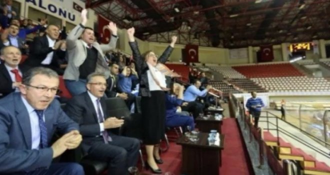 Fatma Şahin hop oturdu hop kalktı...