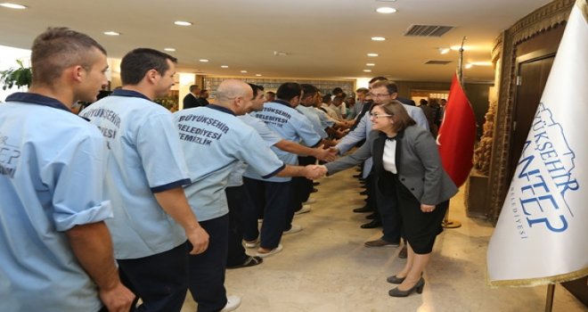 FATMA ŞAHİN PERSONELLE BAYRAMLAŞTI